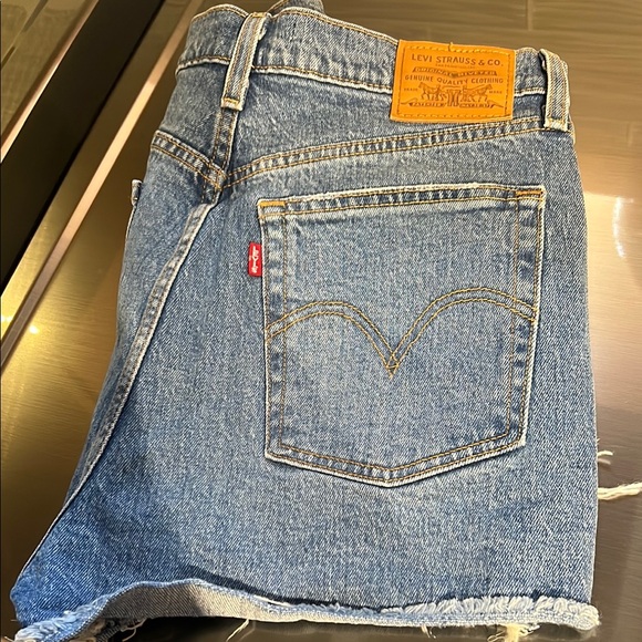 Levi's Ribcage Short - Picture 6 of 7